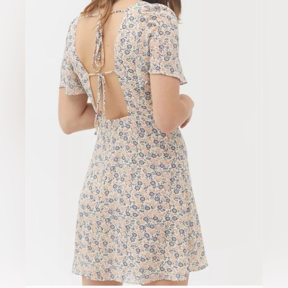 NWT Urban Outfitters  Spring Showers Floral Mini Dress Fit & Flare (M) - Picture 2 of 8